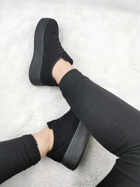 Zapatilla gamuza negra 