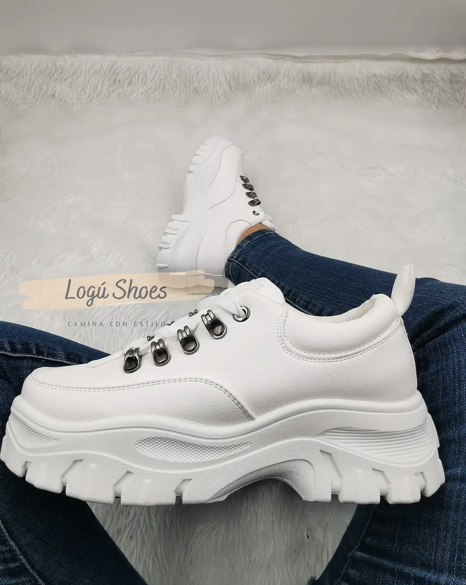 Zapatilla urbana blanca plataforma 1
