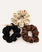 Pack 3 Scrunchies Medianos Tela Sofía – Negro, Café y Beige - Miniatura 1