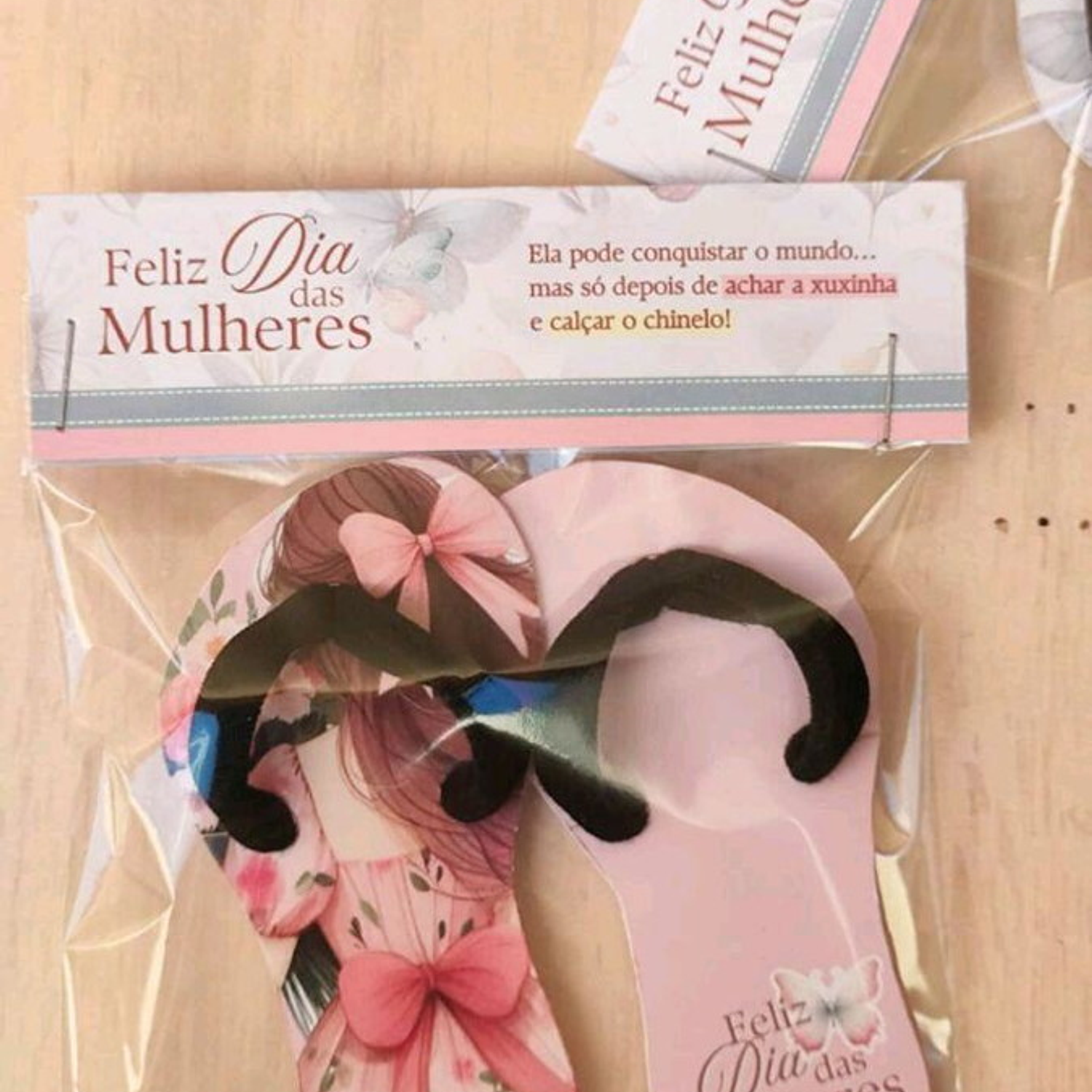 Arquivo Tag Chinelo Xuxinha Dia da Mulher 3 Artes - pdf e Png 2
