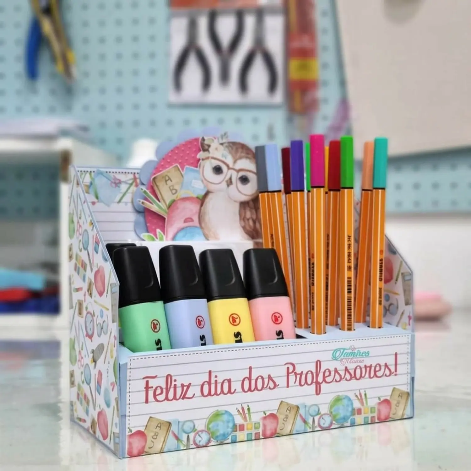Arquivo Organizador De Mesa Dia Dos Professores - Pdf e Studio - Tamires Moura