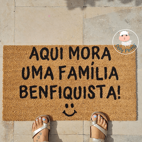 Tapete Entrada AQUI MORA UMA FAMÍLIA BENFIQUISTA Personalizado