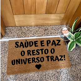 Tapete Entrada SAÚDE E PAZ O RESTO O UNIVERSO TRAZ Personalizado