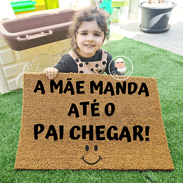 Tapete Entrada A MÃE MANDA ATÉ O PAI CHEGAR