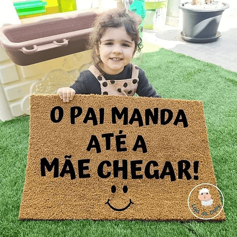 Tapete Entrada "O Pai Manda Até a Mãe Chegar" Personalizado | Dolly Pintas