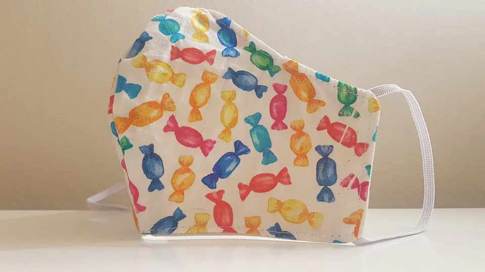 Máscara de TNT Lavável e Reutilizável - Rebuçados 1