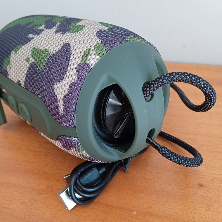 Coluna s/fios resistente a salpicos de água, com rádio 4