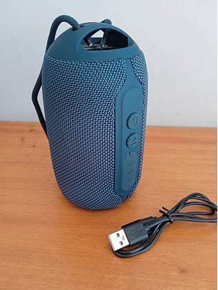 Coluna s/fios resistente a salpicos de água, com rádio 