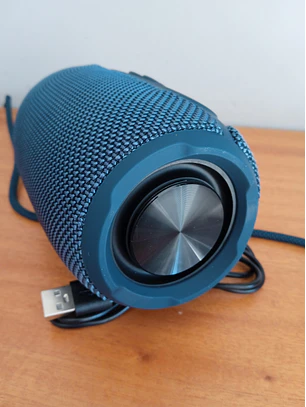 Coluna s/fios resistente a salpicos de água, com rádio 