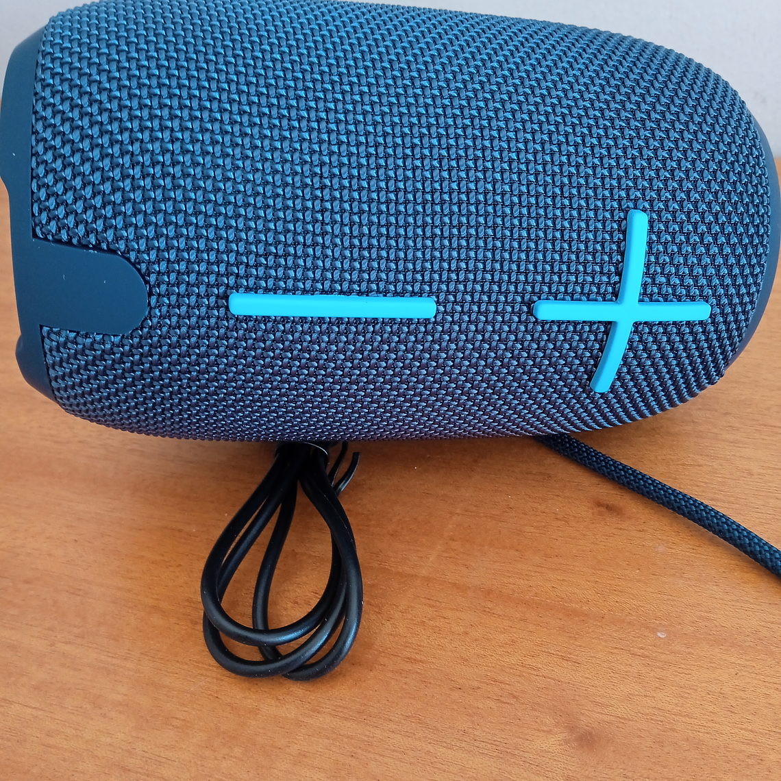 Coluna s/fios resistente a salpicos de água, com rádio  5