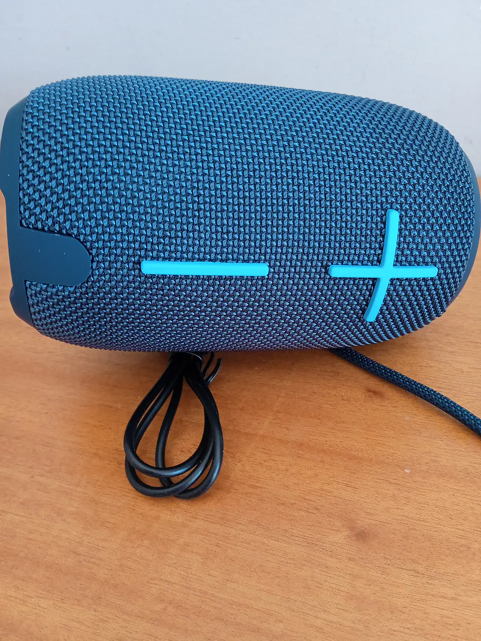 Coluna s/fios resistente a salpicos de água, com rádio  5