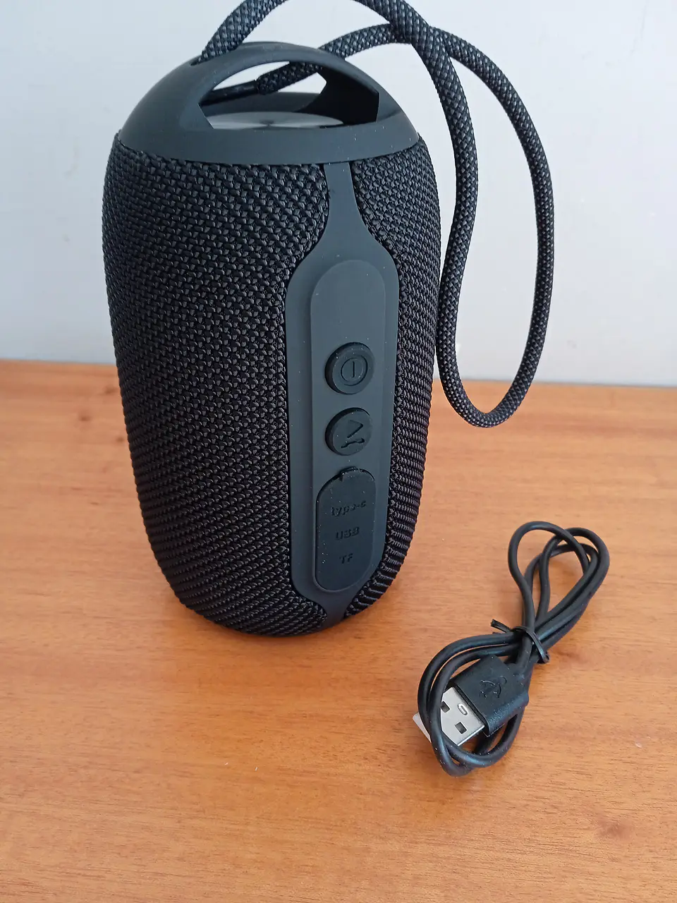 Coluna s/fios resistente a salpicos de água, com rádio   1