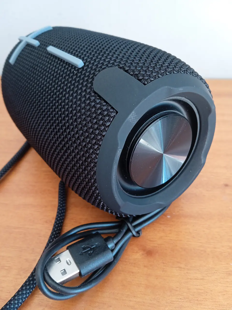Coluna s/fios resistente a salpicos de água, com rádio   3