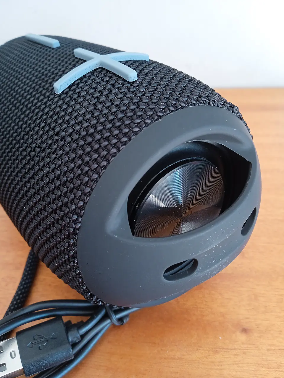 Coluna s/fios resistente a salpicos de água, com rádio   4
