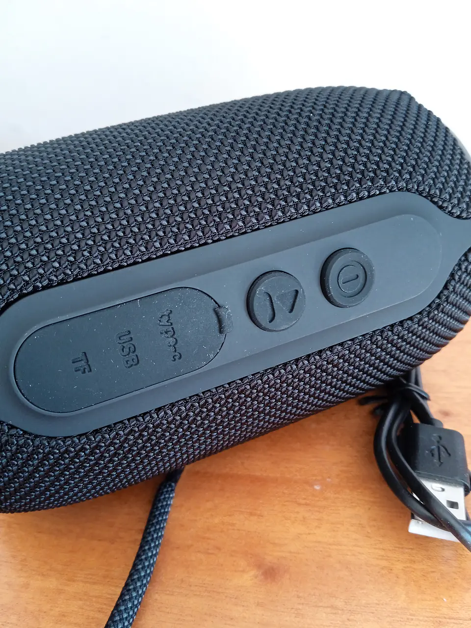 Coluna s/fios resistente a salpicos de água, com rádio   5
