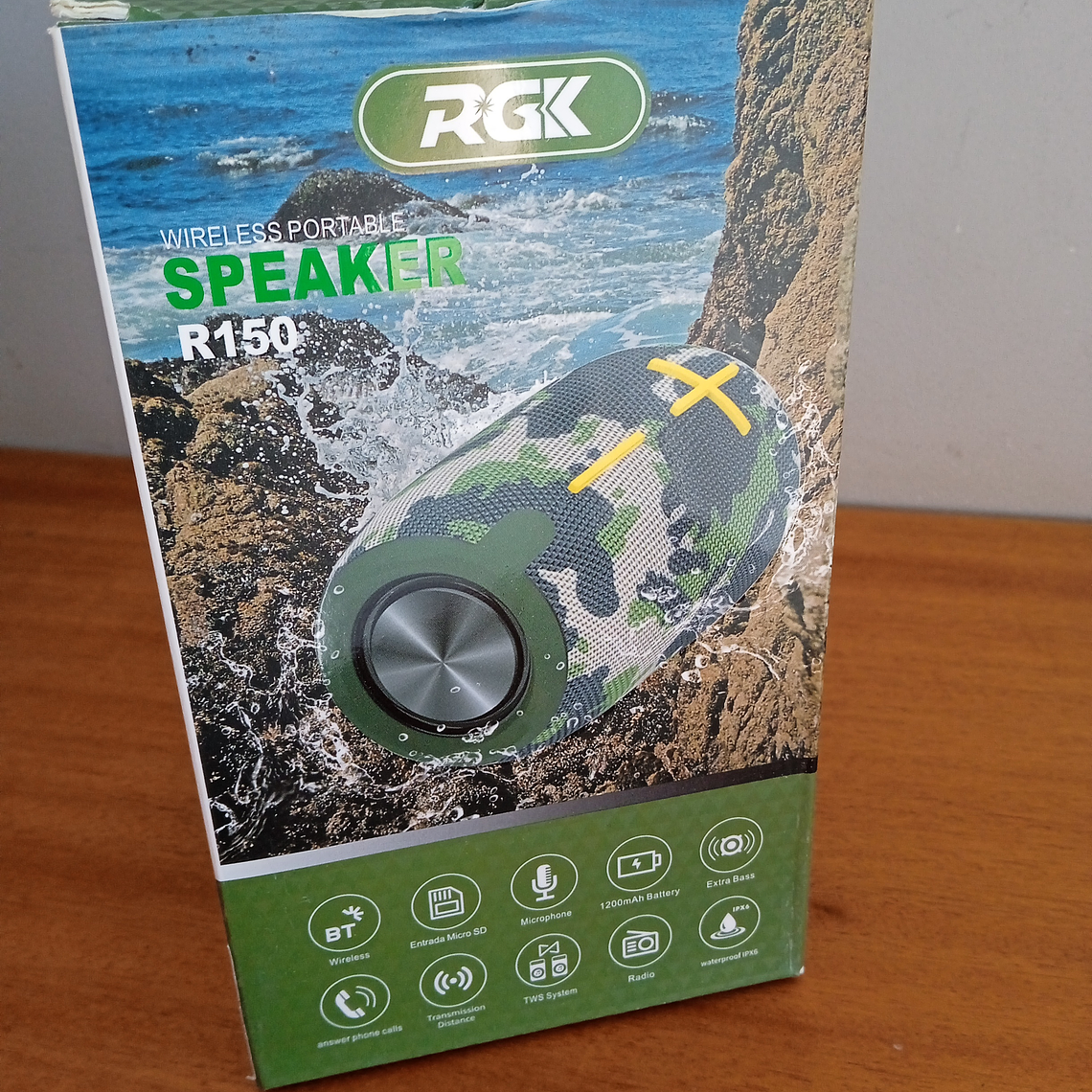 Coluna s/fios resistente a salpicos de água, com rádio 7