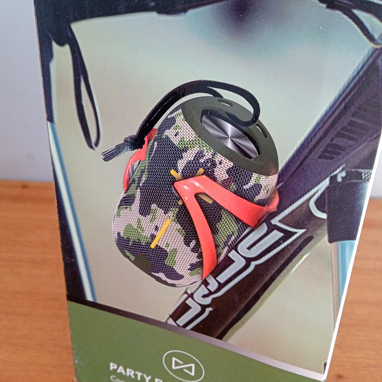 Coluna s/fios resistente a salpicos de água, com rádio 8