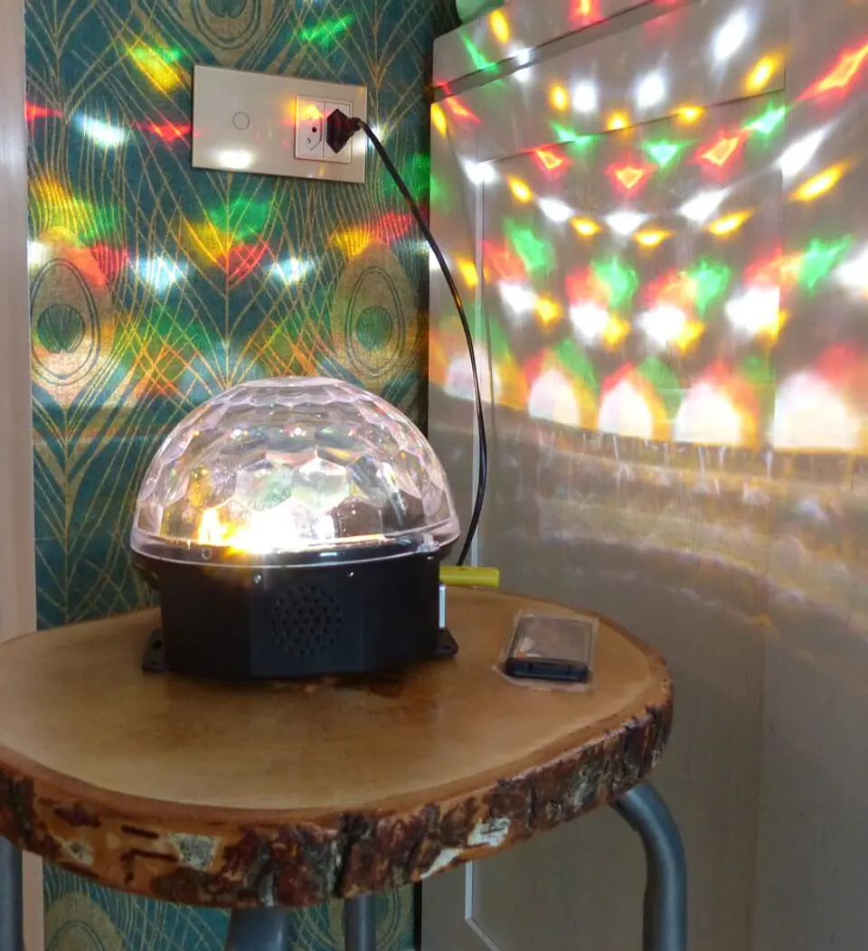Projetor Luz e musica Rgb Giratório Musical Bluetooth 2