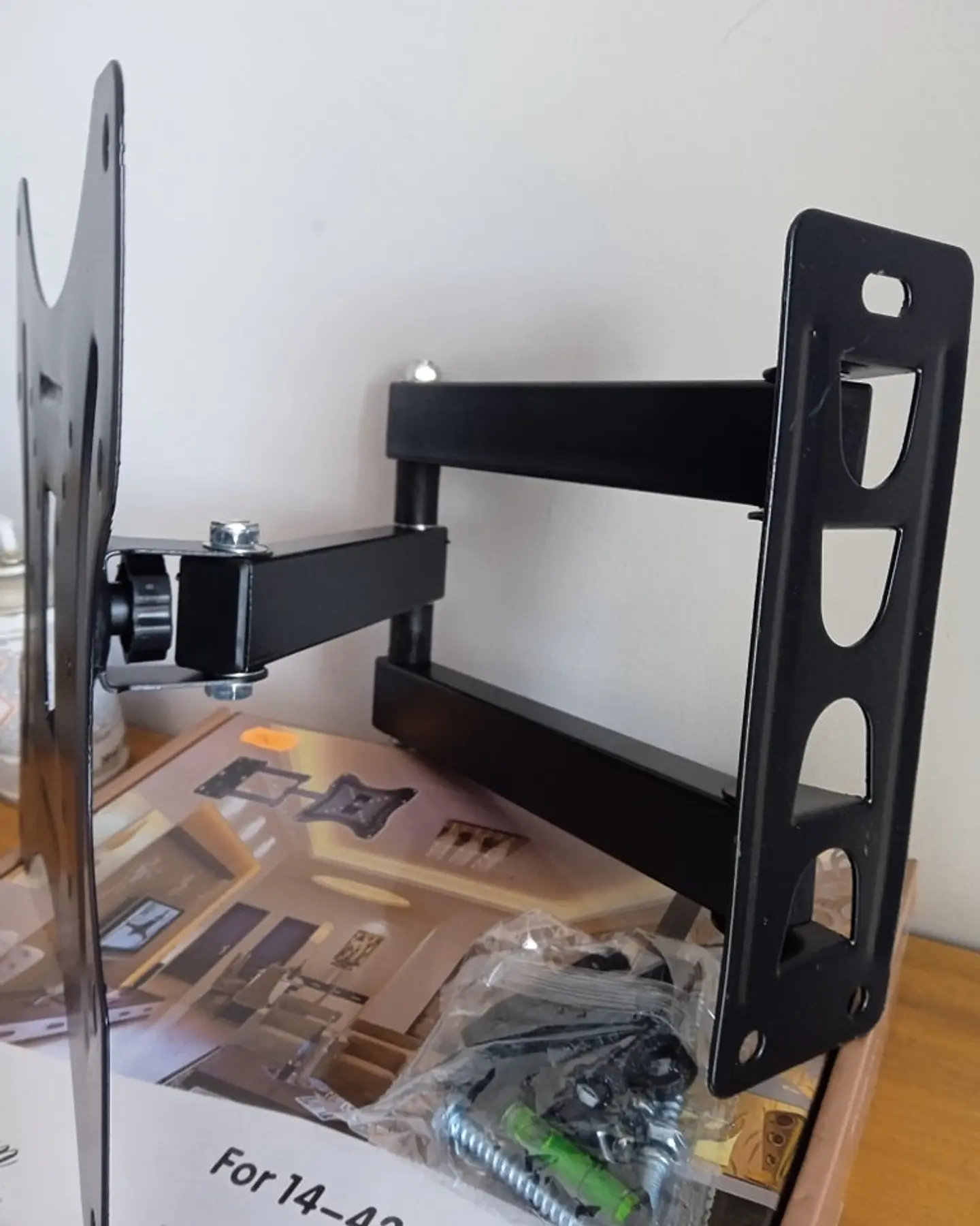 Suporte para TV articulado 14 a 42cm polegadas Max 35kg 4