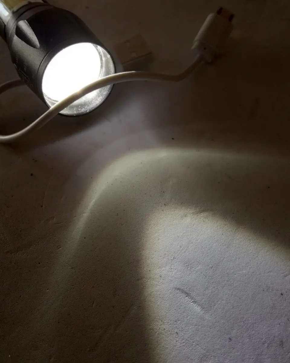 Mini Lanterna LED com Zoom e Função de Flash 3