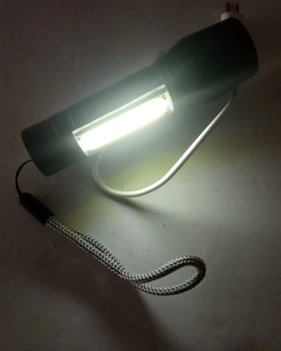 Mini Lanterna LED com Zoom e Função de Flash 4