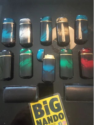 Isqueiros várias cores a prova de vento com bolsa