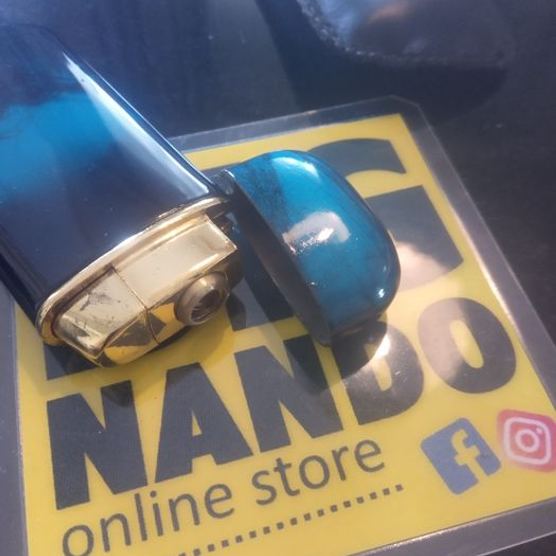 Isqueiros várias cores a prova de vento com bolsa 2