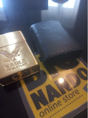 Isqueiros Gold a prova de vento com bolsa