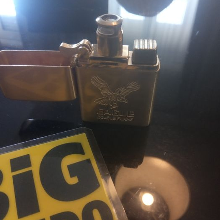 Isqueiros Gold a prova de vento com bolsa 2