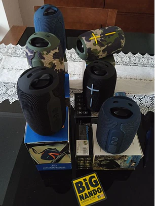 Coluna s/fios resistente a salpicos de água, C/rádio