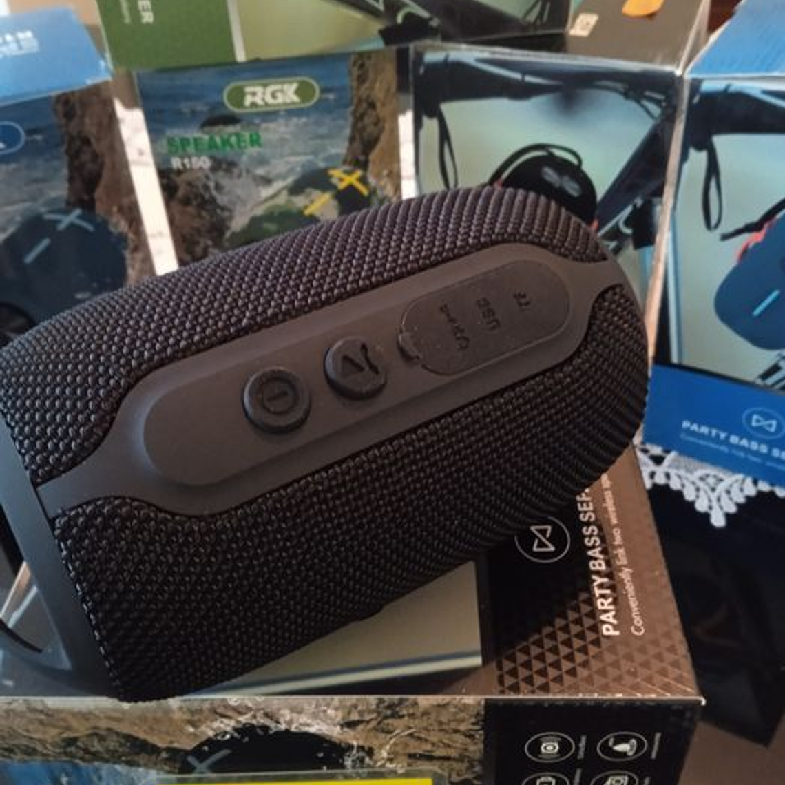 Coluna s/fios resistente a salpicos de água, C/rádio 4