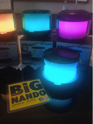 Mini coluna de som com luz ambiente