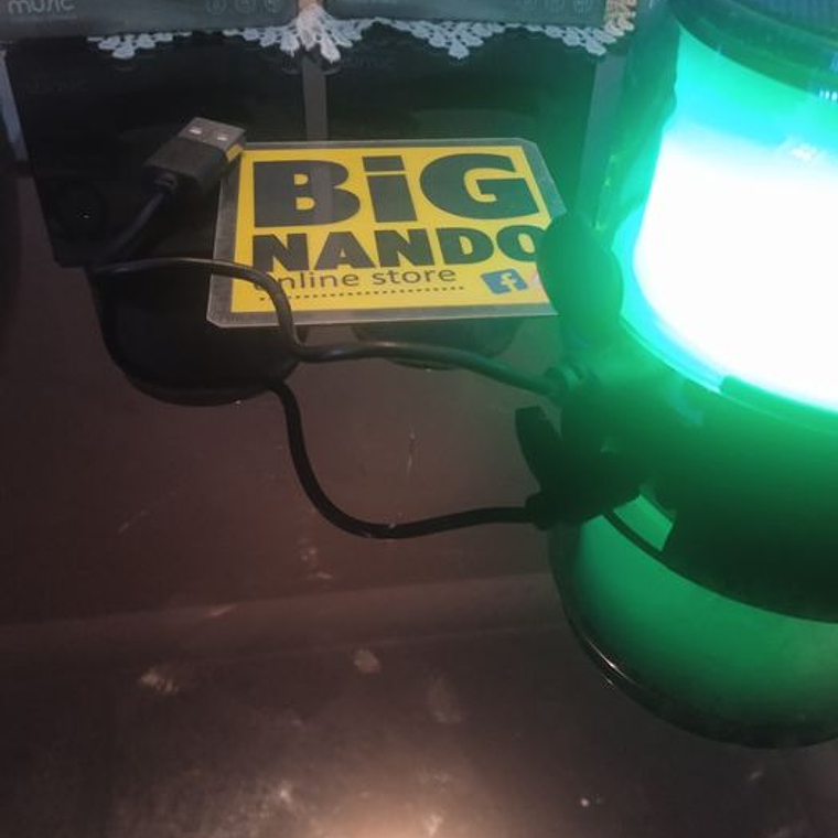 Mini coluna de som com luz ambiente 4