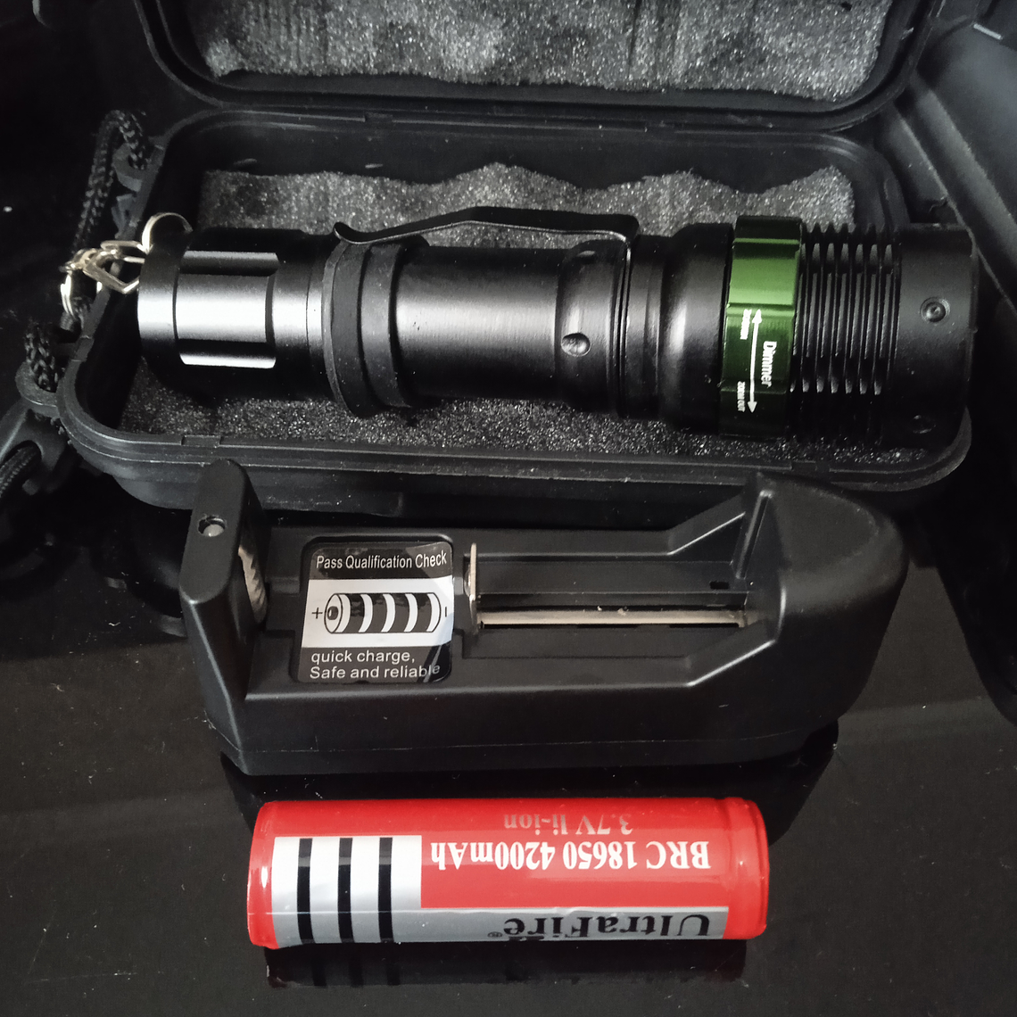 Lanterna táctica led 12000 lúmens  2