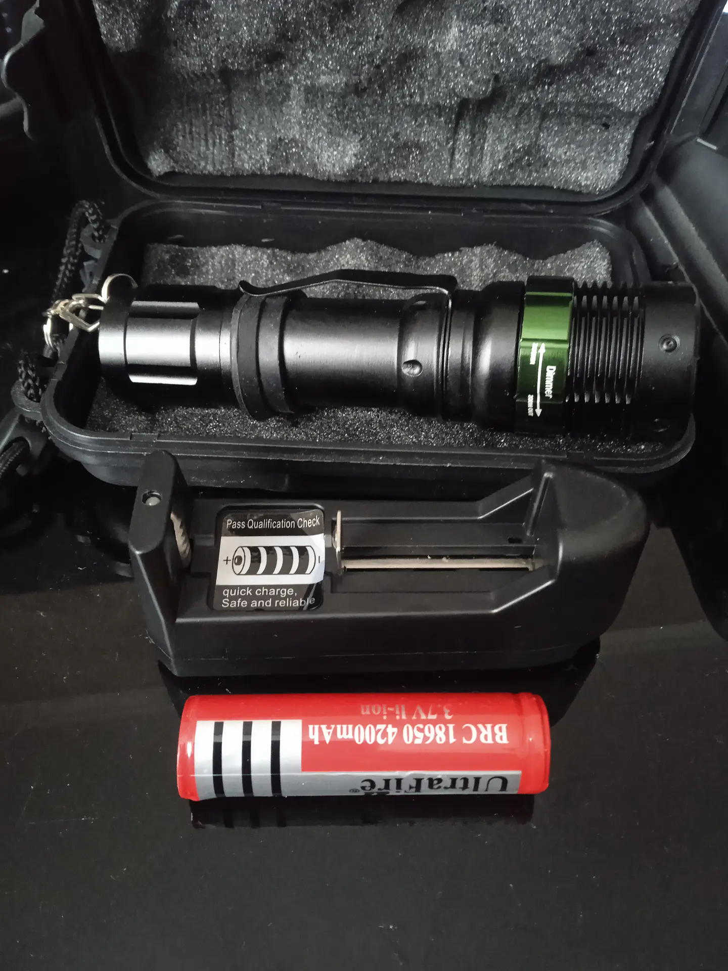 Lanterna táctica led 12000 lúmens  2