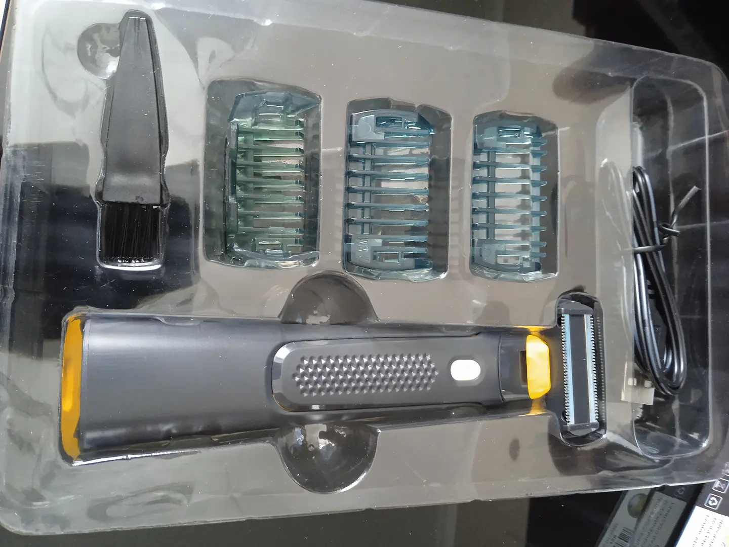Aparador de barba + depiladora  3