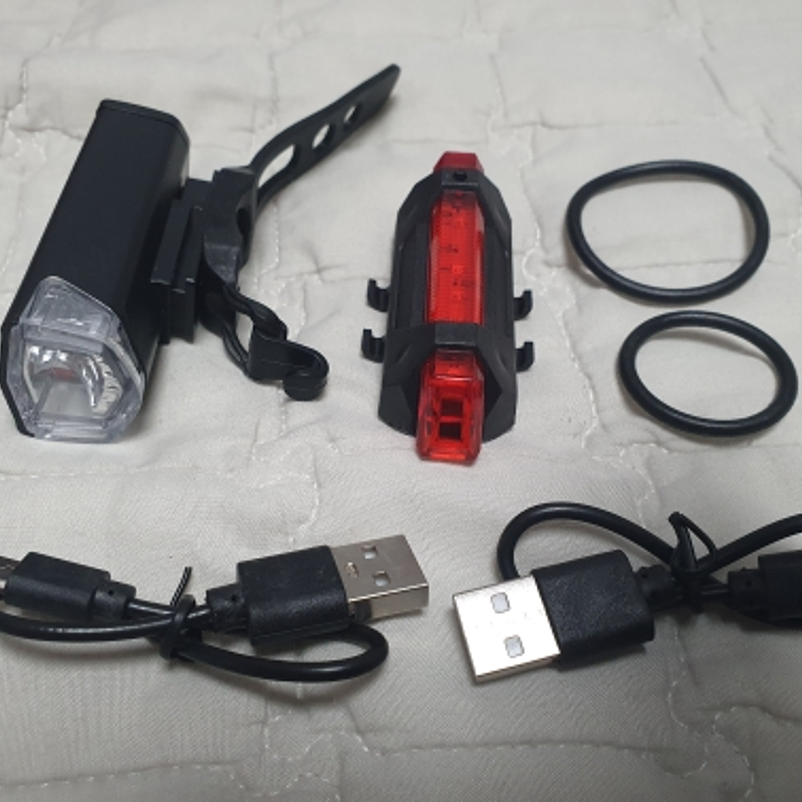 KIT FAROL BIKE FRONTAL + LANTERNA PISCA TRASEIRO LED Recarregável a  PROVA d'Água 2