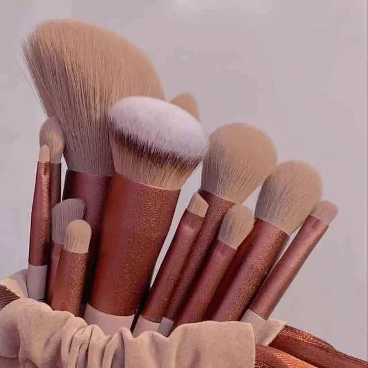 Pincéis de Maquiagem para mulheres com estonjo 3