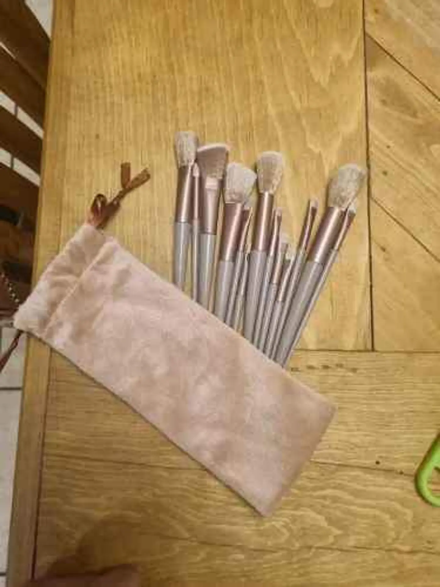 Pincéis de Maquiagem para mulheres com estonjo 7