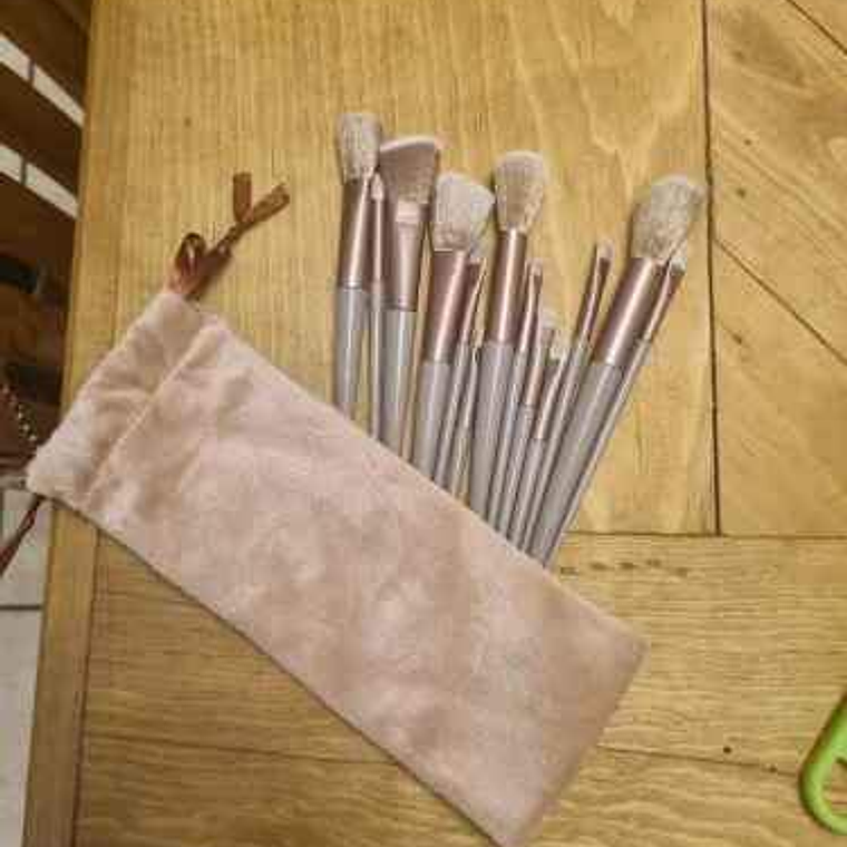 Pincéis de Maquiagem para mulheres com estonjo 7