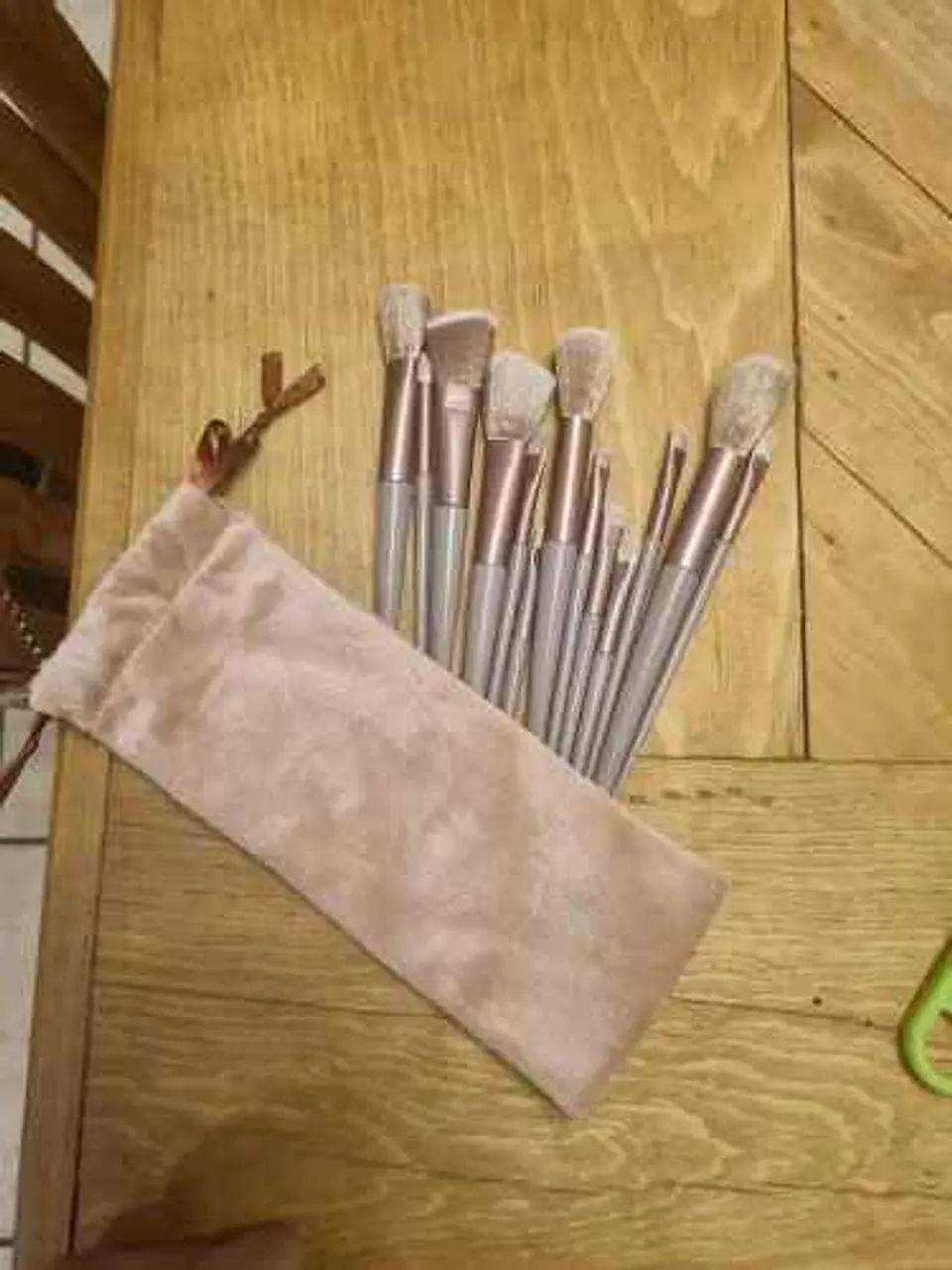 Pincéis de Maquiagem para mulheres com estonjo 7
