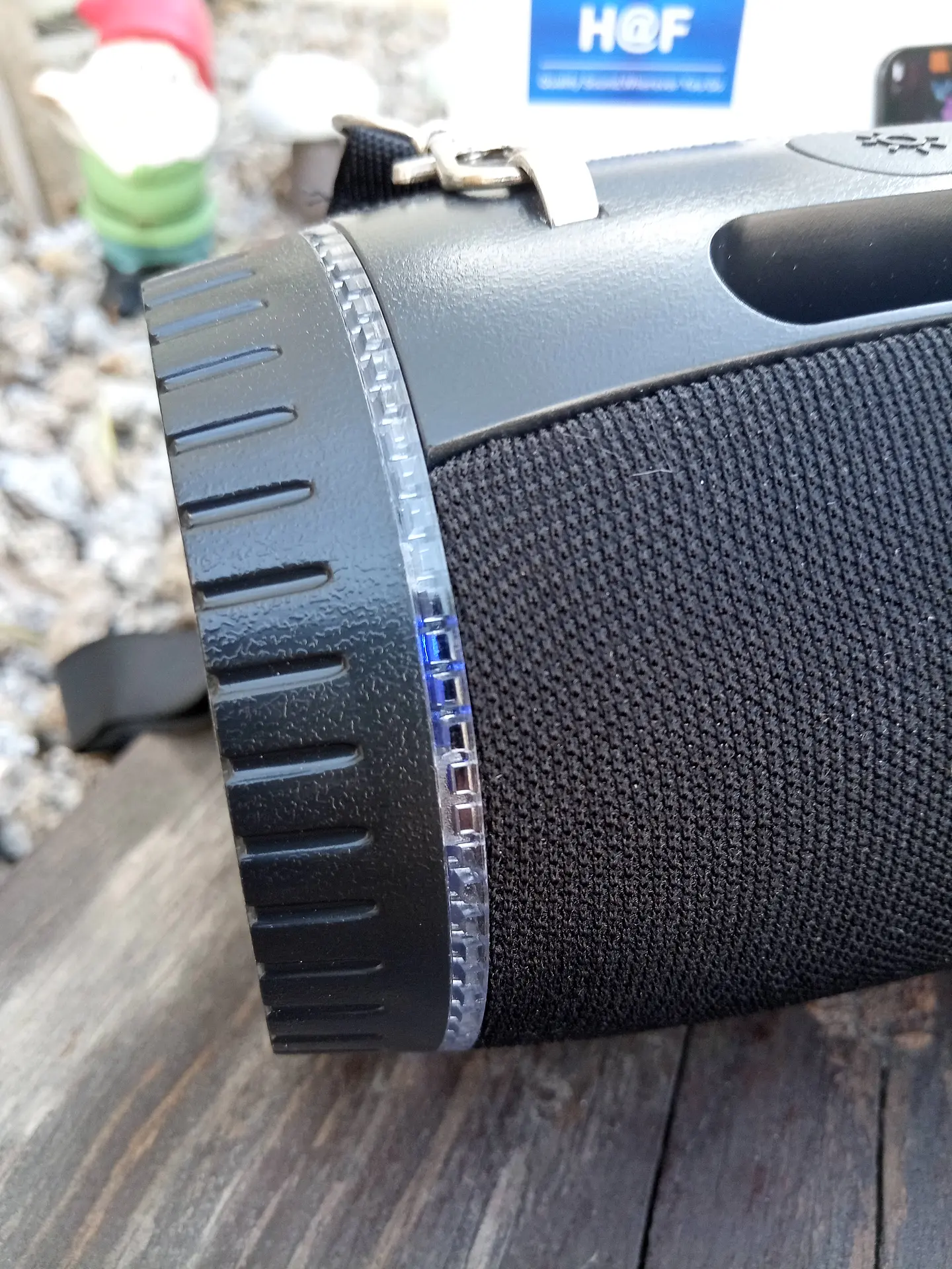 Coluna wireless com suporte de telemóvel 3