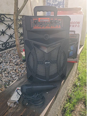 Coluna para karaoke com microfone e comando 