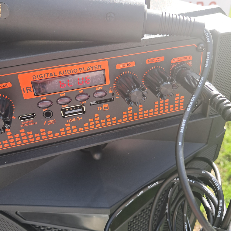 Coluna para karaoke com microfone e comando  2