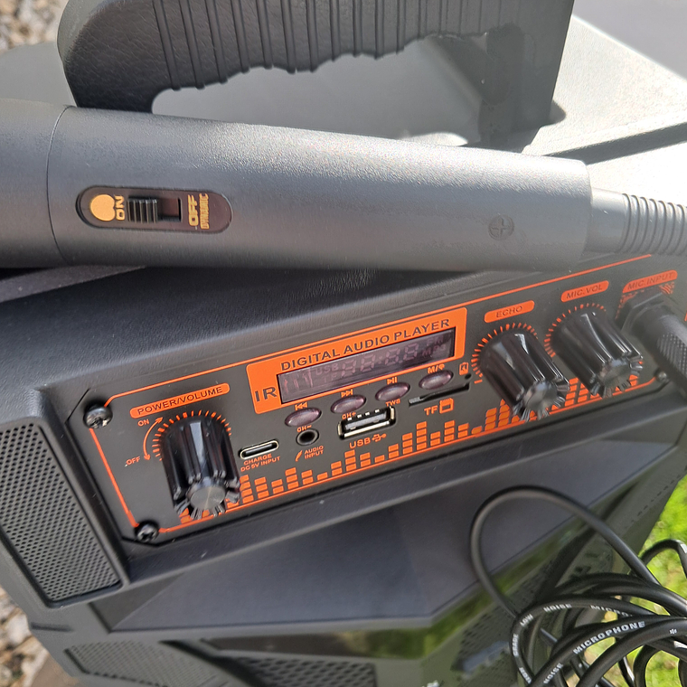 Coluna para karaoke com microfone e comando  3