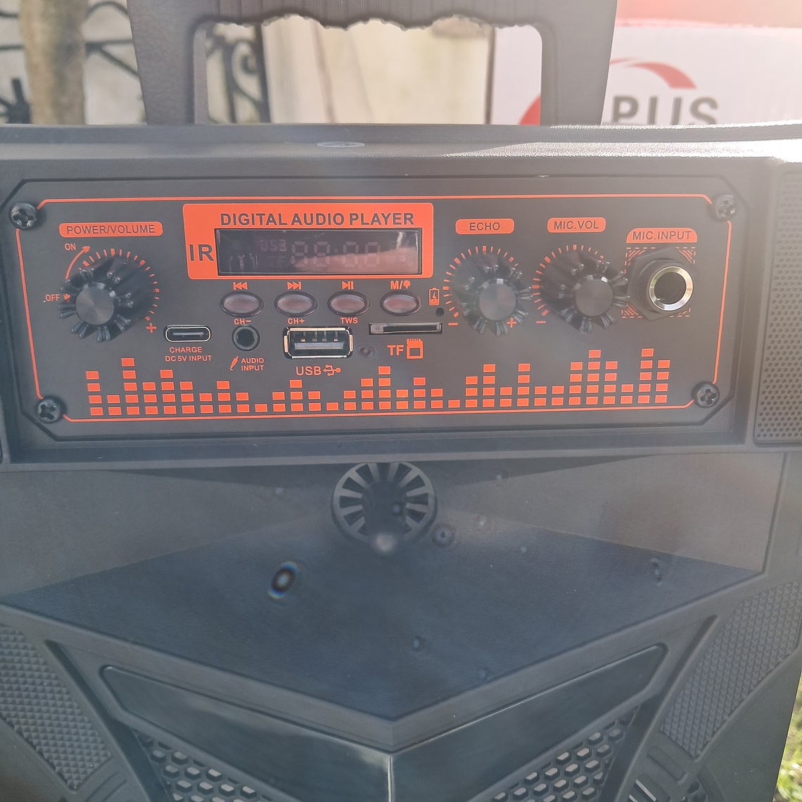 Coluna para karaoke com microfone e comando  5