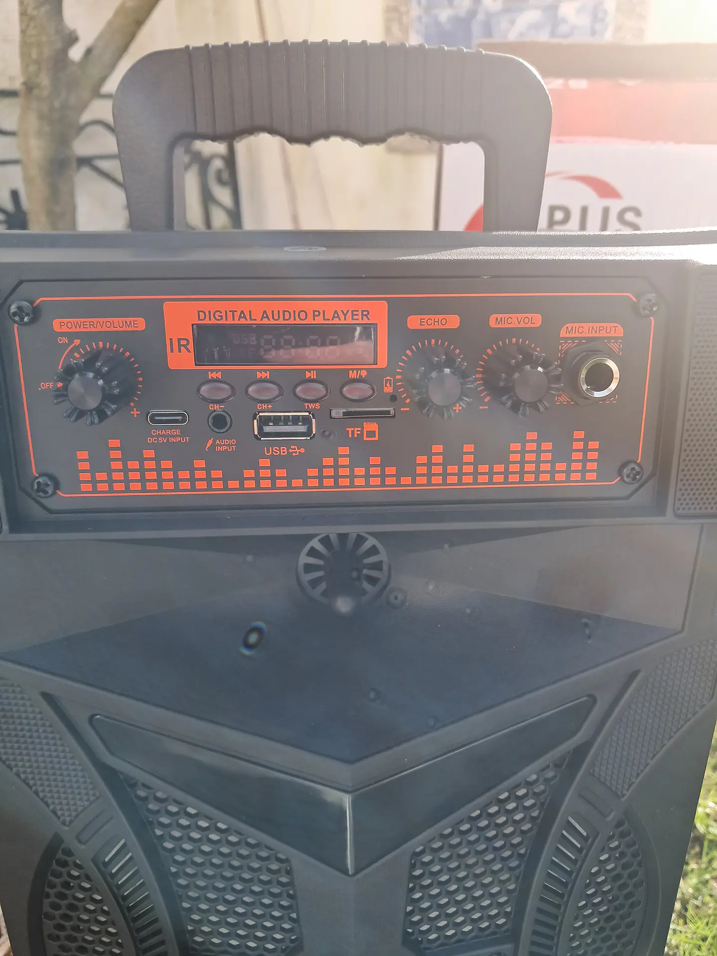 Coluna para karaoke com microfone e comando  5