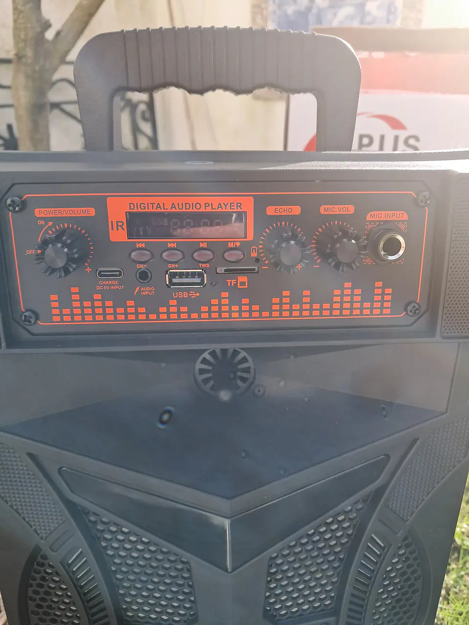 Coluna para karaoke com microfone e comando  5
