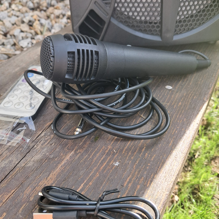 Coluna para karaoke com microfone e comando  4
