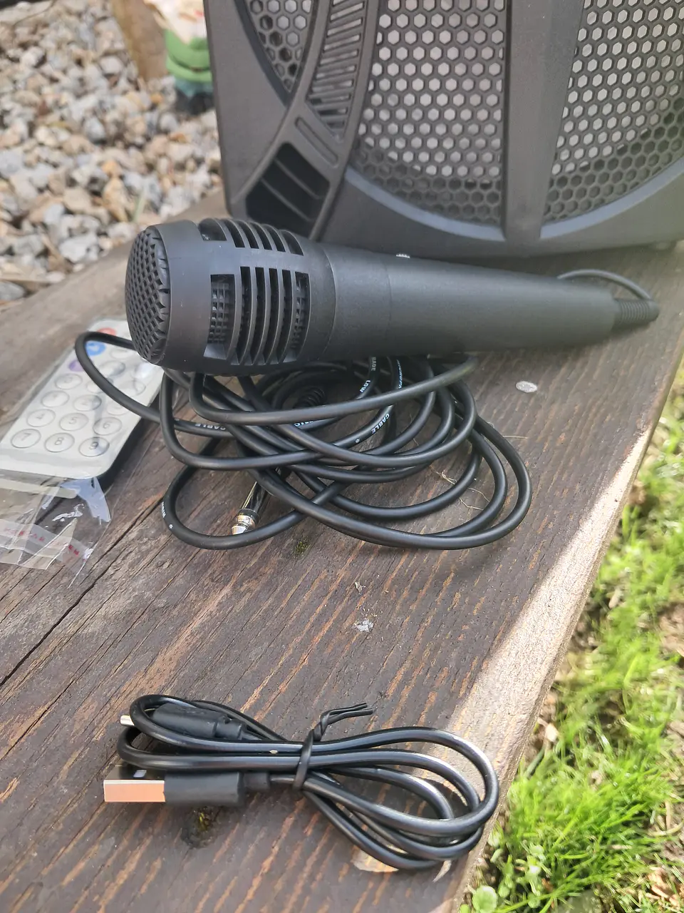 Coluna para karaoke com microfone e comando  4
